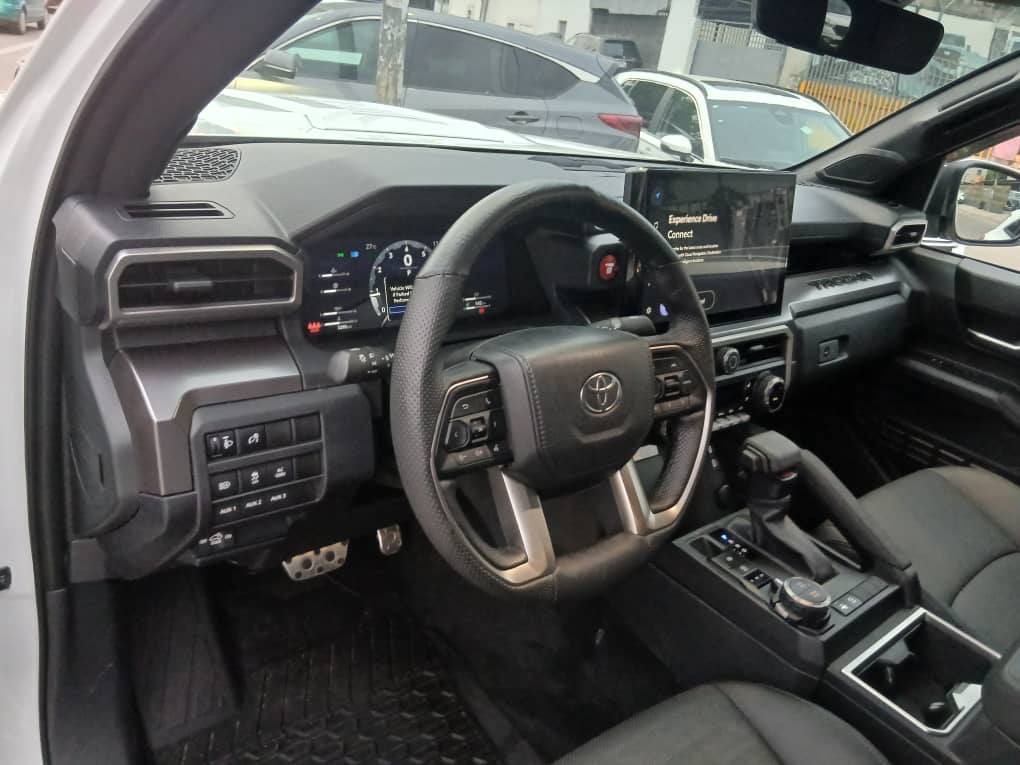 TOYOTA TACOMA TRD 4X4 DE 2024 FULL