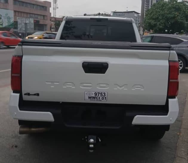 TOYOTA TACOMA TRD 4X4 DE 2024 FULL