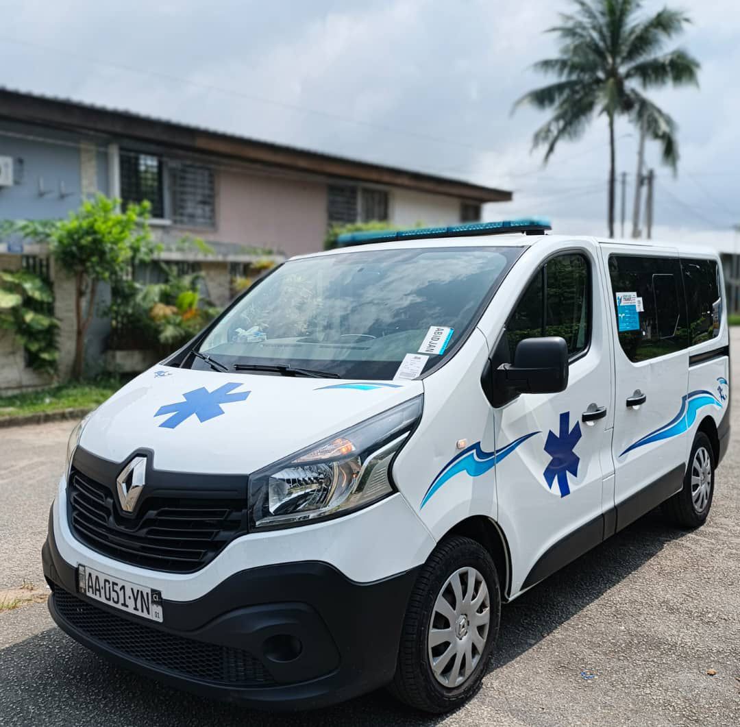 AMBULANCE RENAULT TRAFIC DE 2019 IMPORTÉ