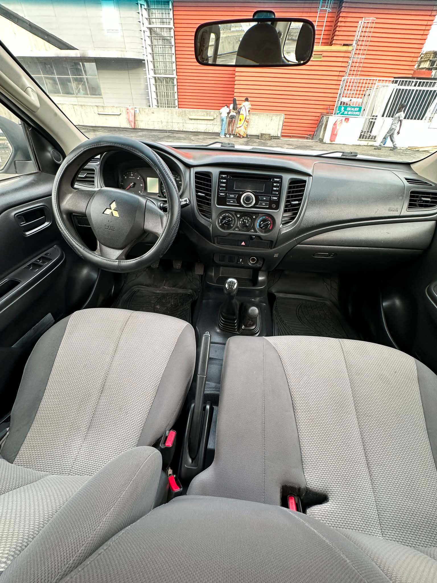 13.500.000F MITSUBISHI L200 4X4 DE 2021