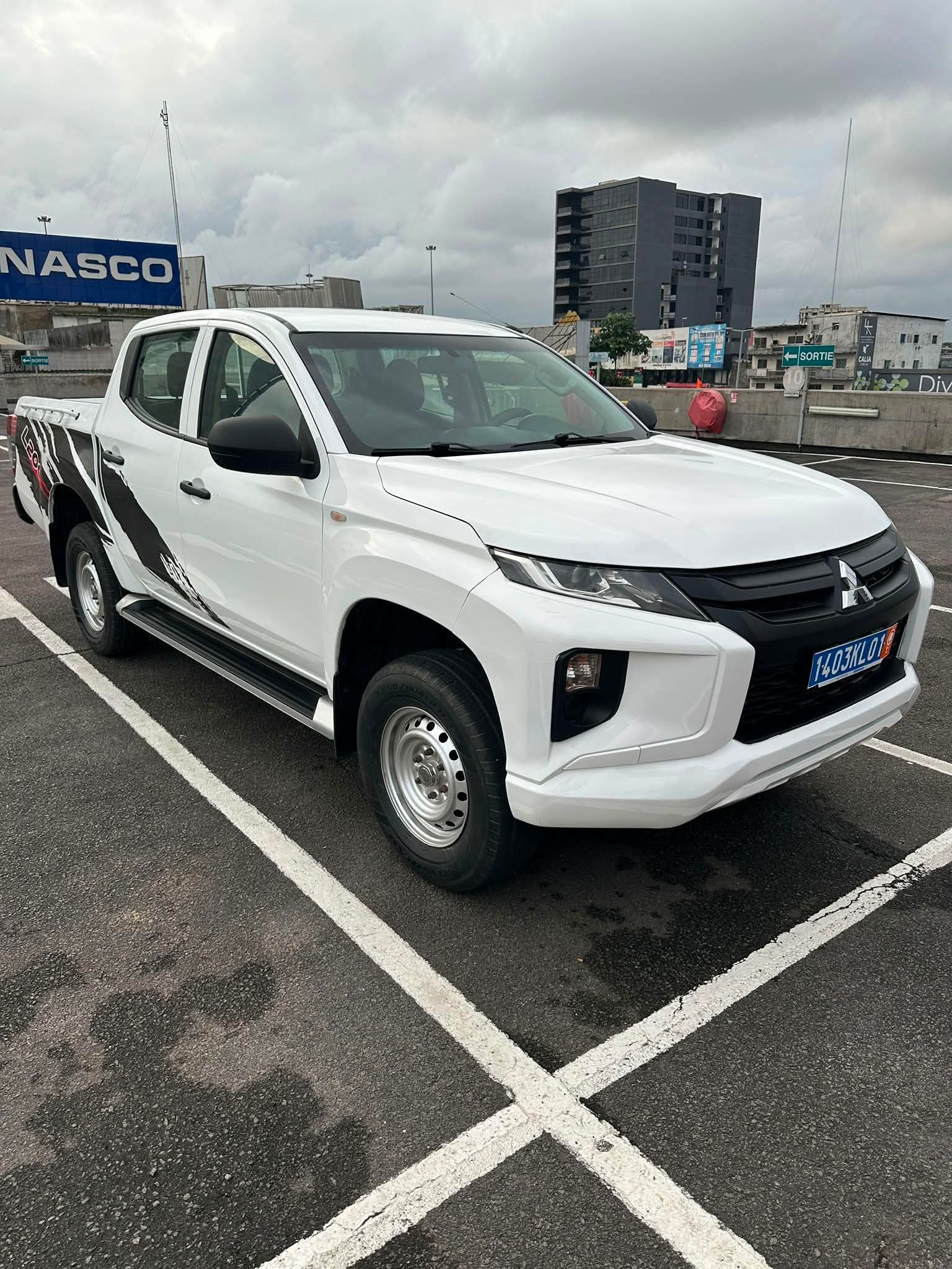 13.500.000F MITSUBISHI L200 4X4 DE 2021