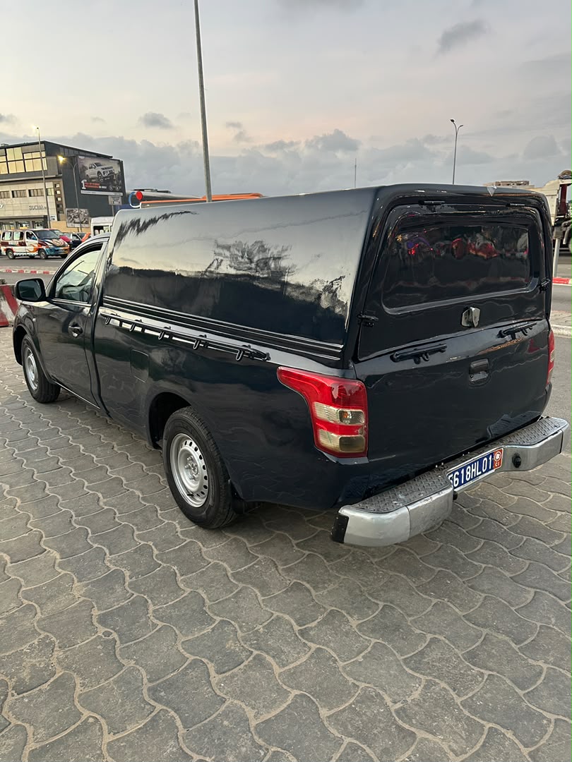 6.700.000F MITSUBISHI L200 UNE CABINE DE 2017