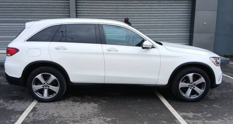 GLC 300 MERCEDES DE 2022 FULL OPTIONS