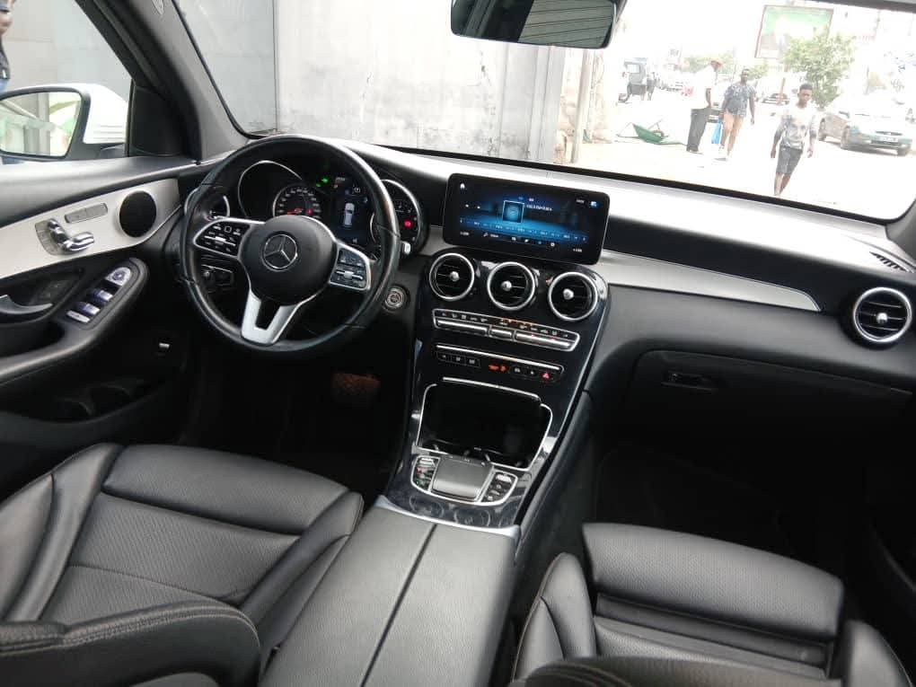 GLC 300 MERCEDES DE 2022 FULL OPTIONS
