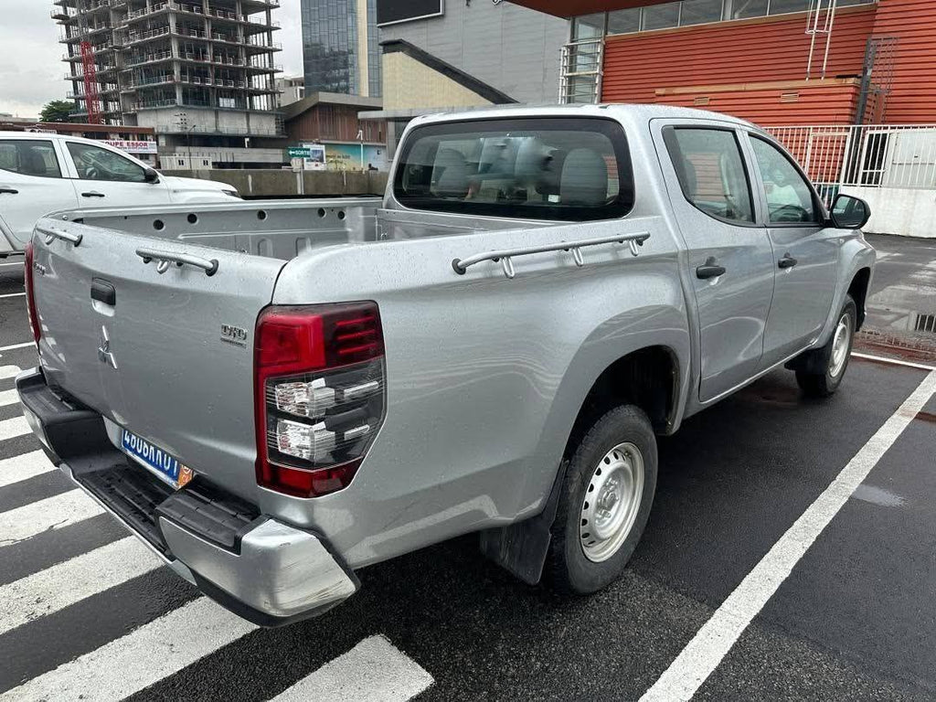 13.500.000F MITSUBISHI L200 4X4 DE 2020