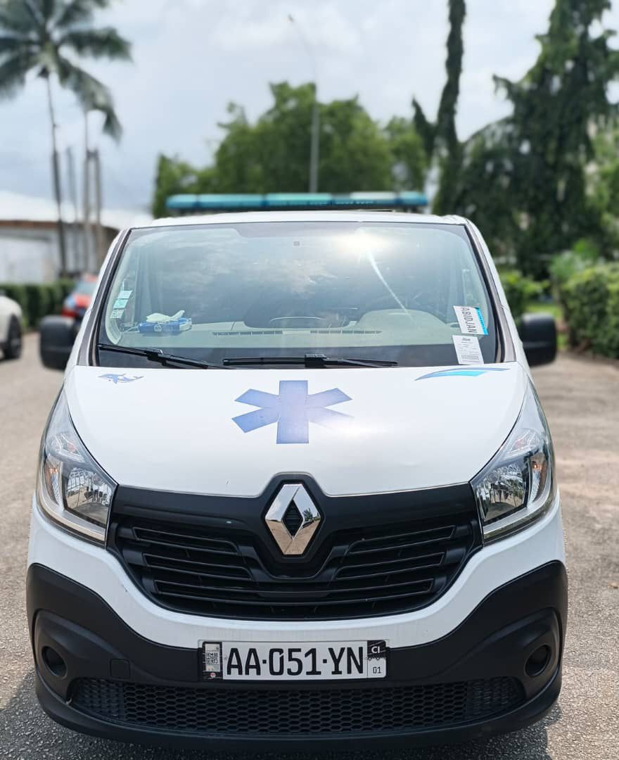 AMBULANCE RENAULT TRAFIC DE 2019 IMPORTÉ