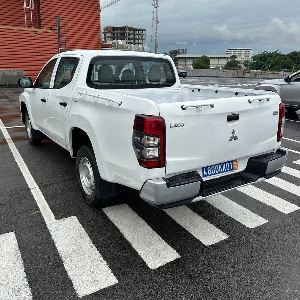 13.500.000F MITSUBISHI L200 4X4 DE 2020