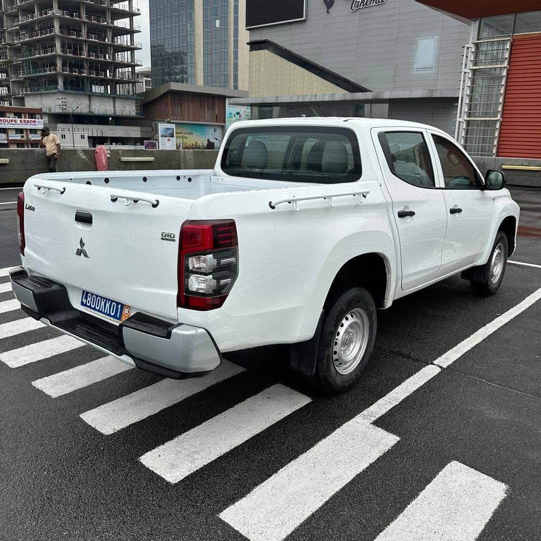 13.500.000F MITSUBISHI L200 4X4 DE 2020