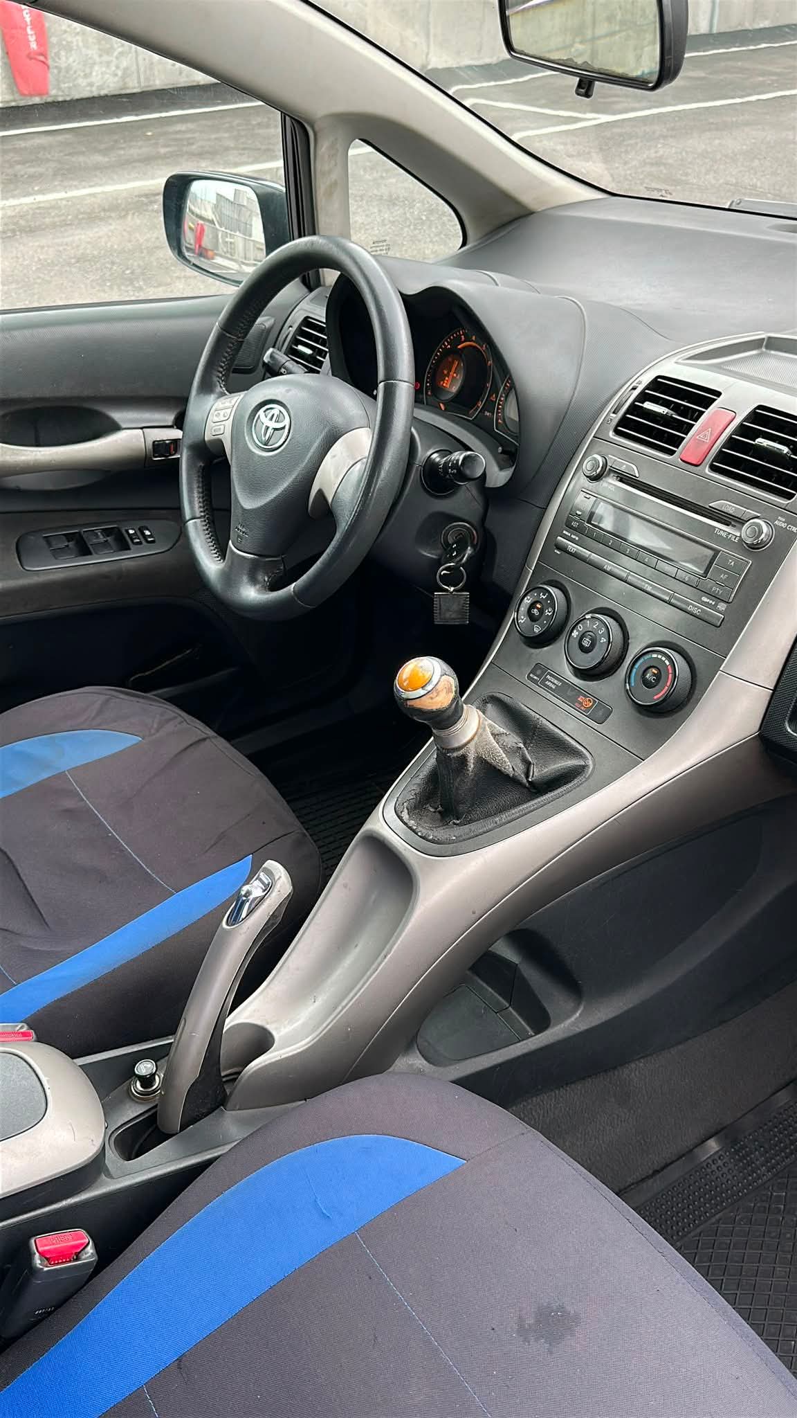 4.700.000F TOYOTA AURIS VVTI BOÎTE MANUELLE