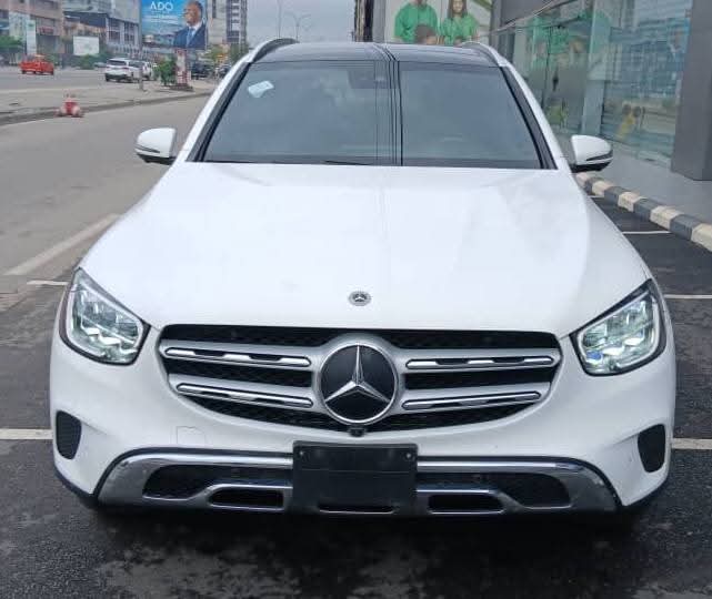 GLC 300 MERCEDES DE 2022 FULL OPTIONS