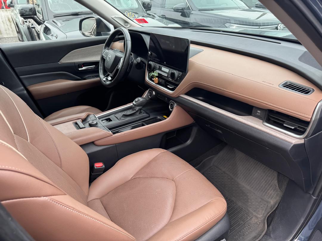49.000.000F TOYOTA GRAND HIGHLANDER PLATINUM DE 2025