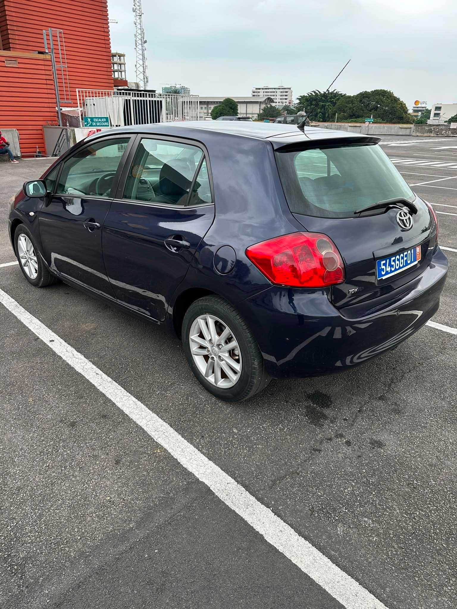 4.700.000F TOYOTA AURIS VVTI BOÎTE MANUELLE