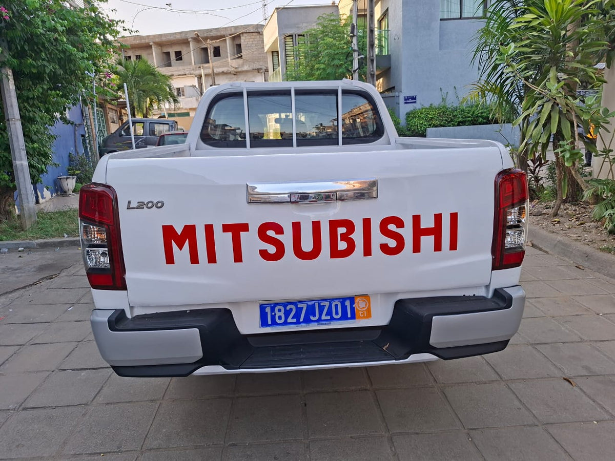 14.000.000F MITSUBISHI L200 ESSENCE DE 2020