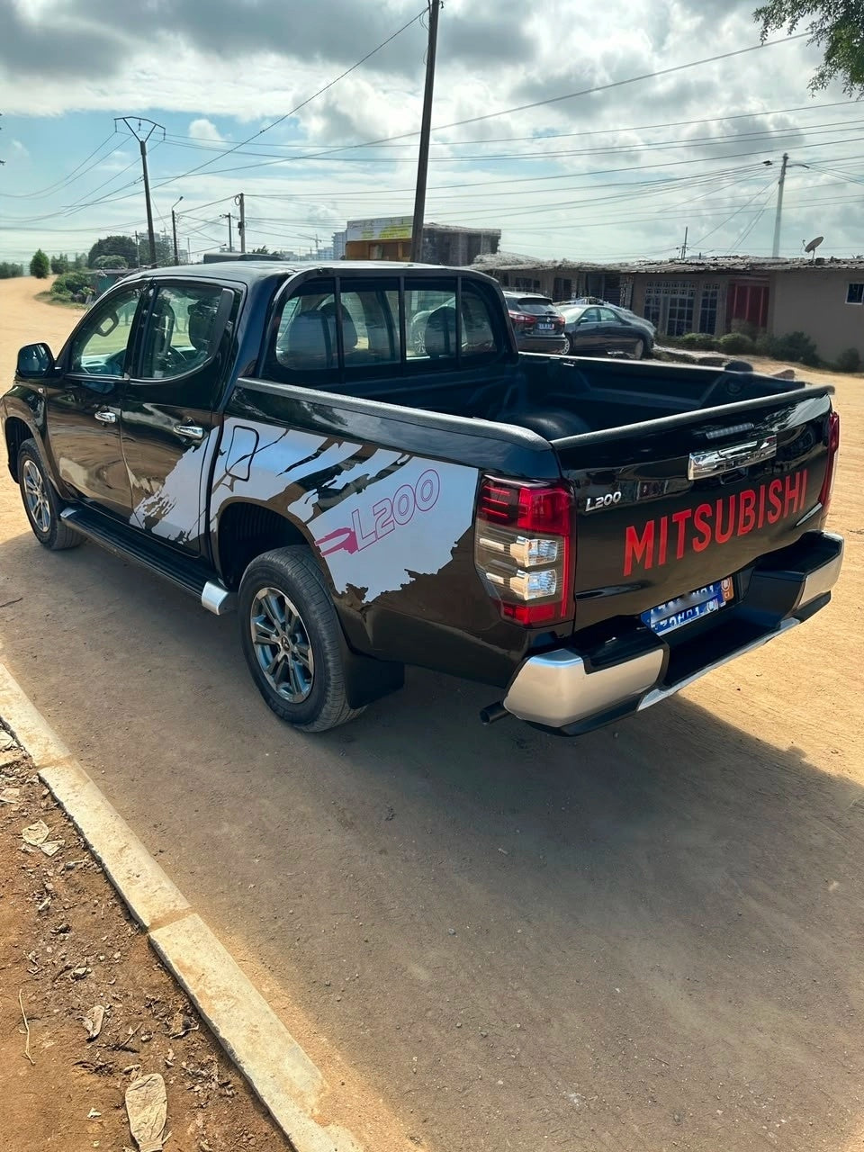 14.500.000F MITSUBISHI L200 ESSENCE 4X4 DE 2022