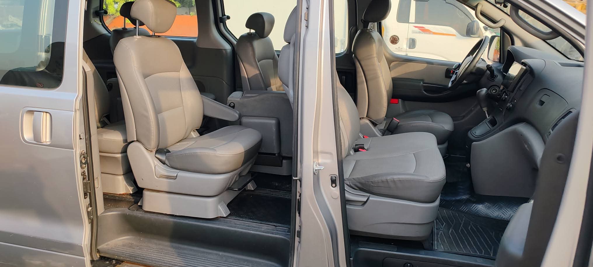 13.800.000F HYUNDAI GRAND STAREX 12 PLACES DE 2018