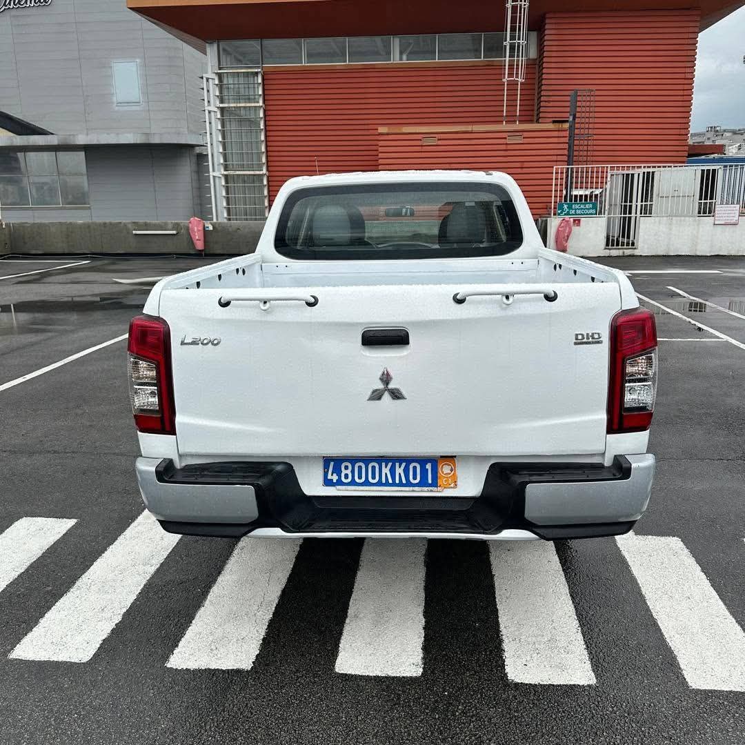 13.500.000F MITSUBISHI L200 4X4 DE 2020