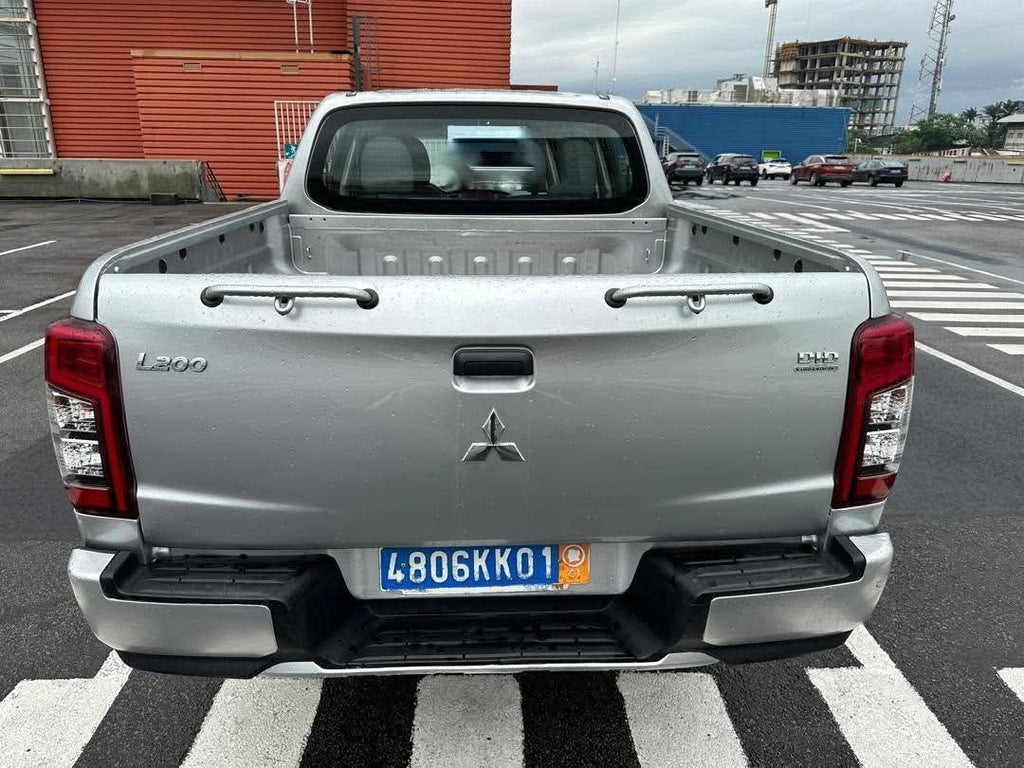 13.500.000F MITSUBISHI L200 4X4 DE 2020