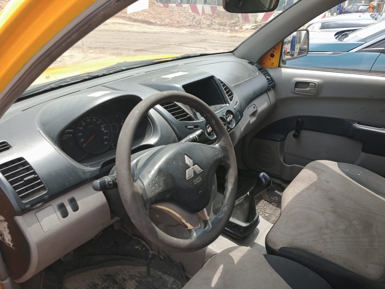 6.500.000F MITSUBISHI L200 4X2 1 CABINE DE 2015