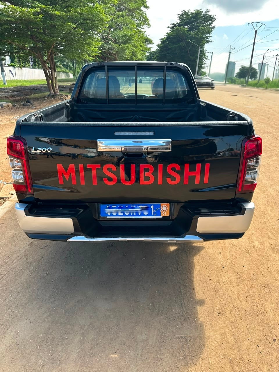 14.500.000F MITSUBISHI L200 ESSENCE 4X4 DE 2022