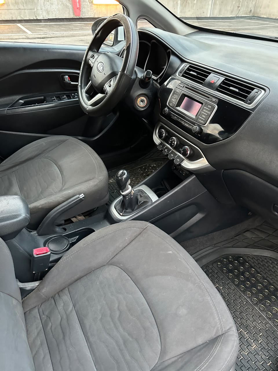 4.700.000F KIA RIO BOÎTE MANUELLE DE 2017