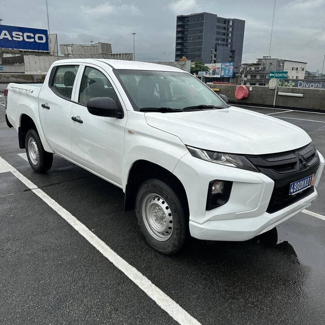 13.500.000F MITSUBISHI L200 4X4 DE 2020