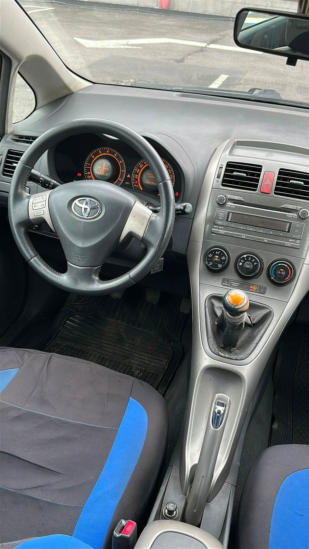 4.700.000F TOYOTA AURIS VVTI BOÎTE MANUELLE