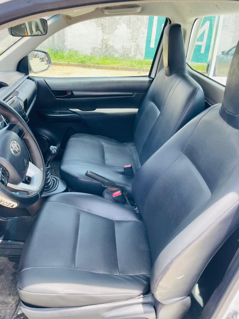 12.500.000F TOYOTA HILUX 4X4 1 CABINE DE 2020