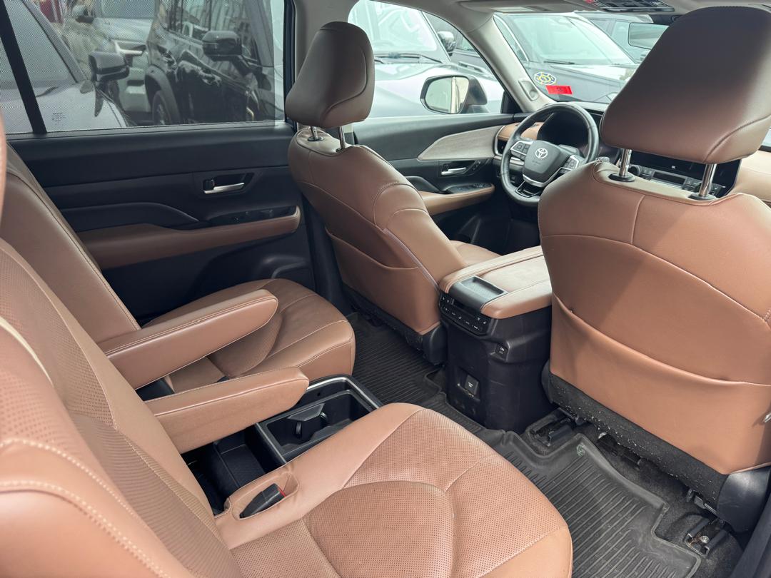 49.000.000F TOYOTA GRAND HIGHLANDER PLATINUM DE 2025