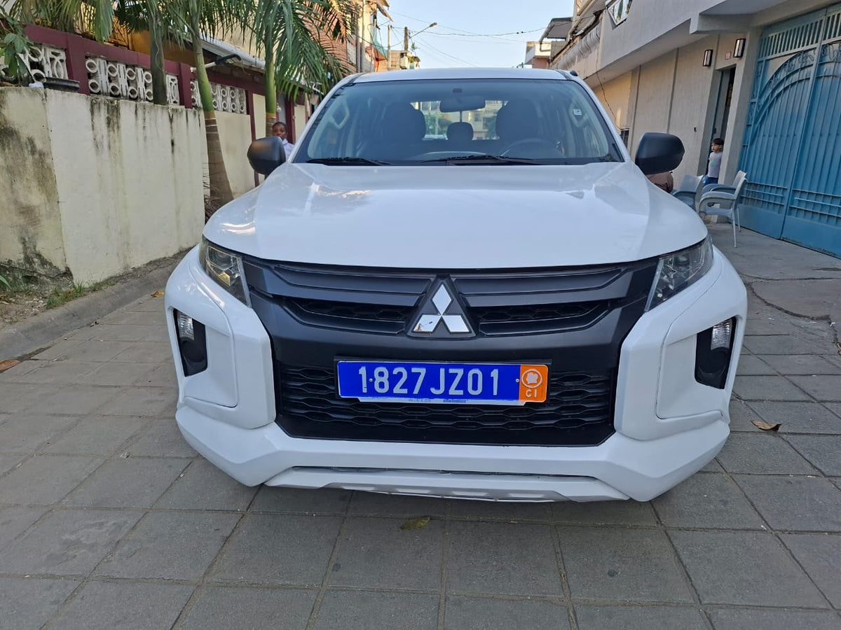 14.000.000F MITSUBISHI L200 ESSENCE DE 2020
