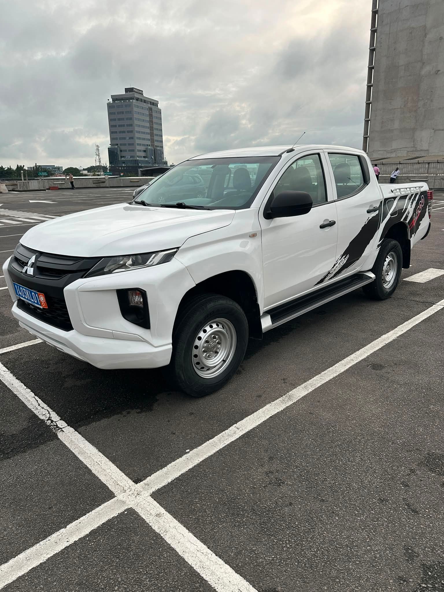 13.500.000F MITSUBISHI L200 4X4 DE 2021
