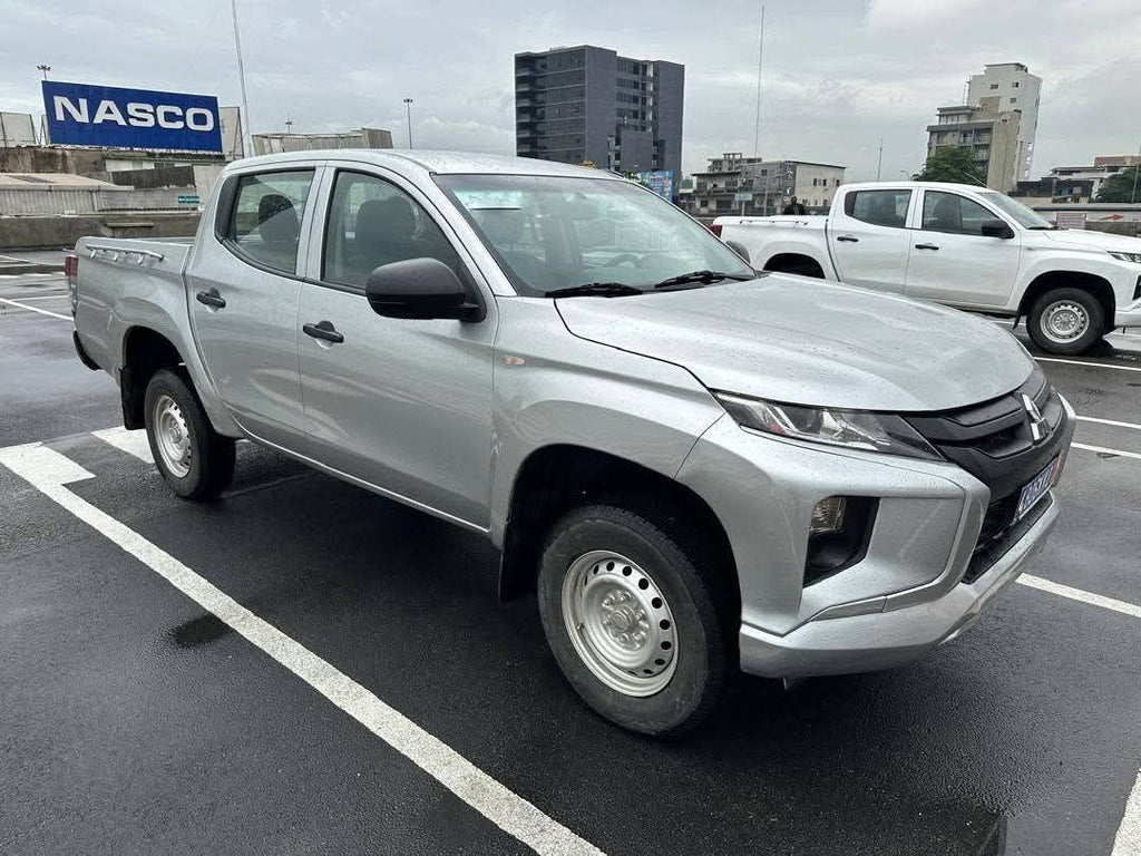 13.500.000F MITSUBISHI L200 4X4 DE 2020
