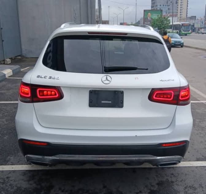 GLC 300 MERCEDES DE 2022 FULL OPTIONS