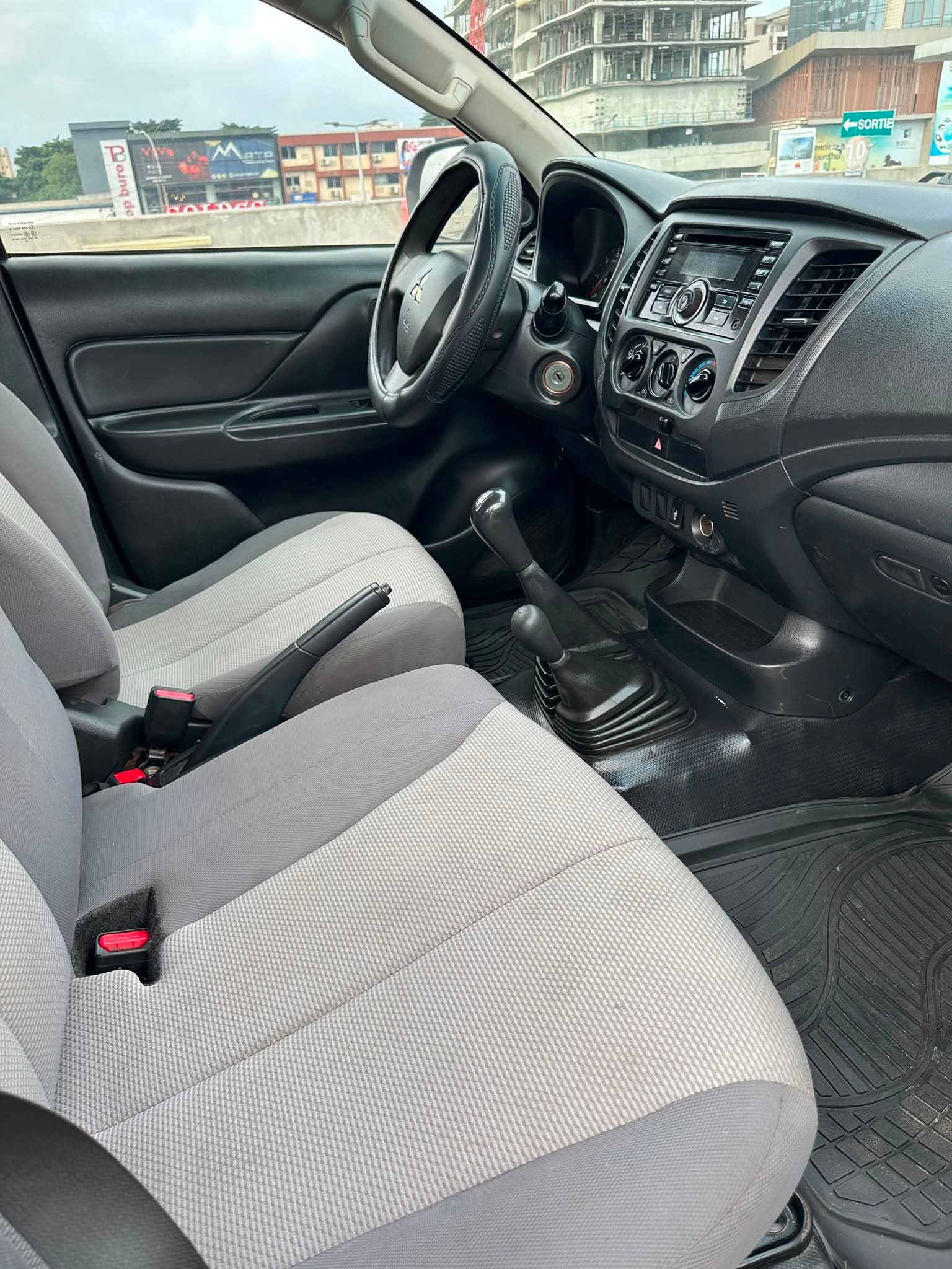 13.500.000F MITSUBISHI L200 4X4 DE 2021