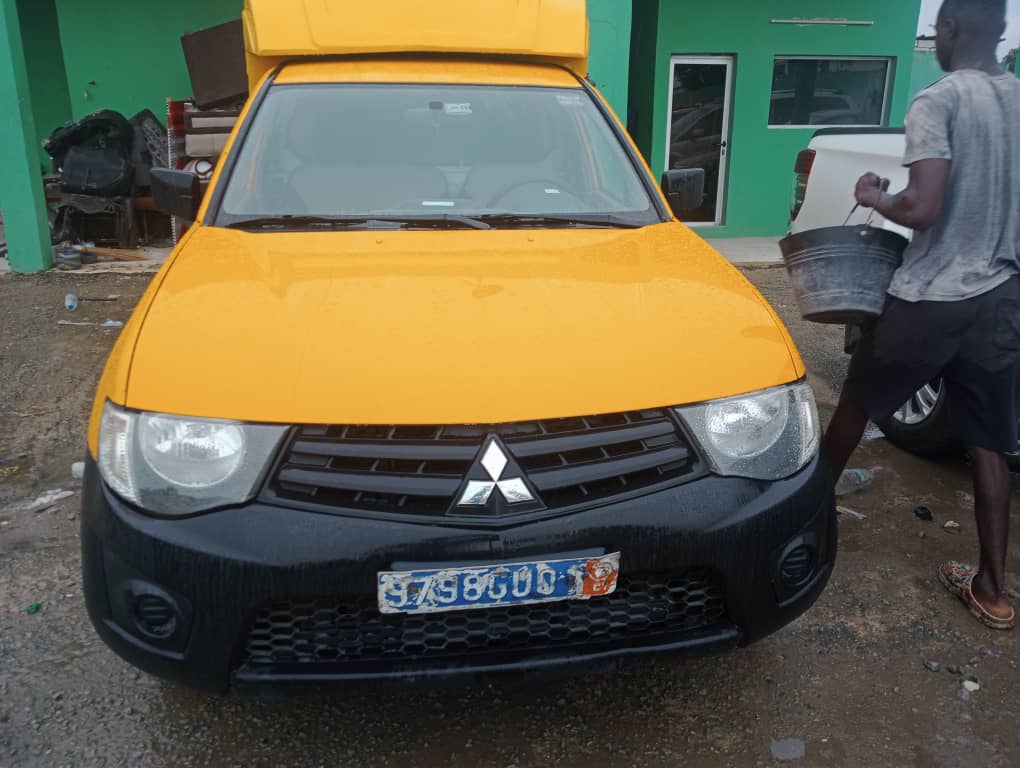 6.500.000F MITSUBISHI L200 4X2 1 CABINE DE 2015