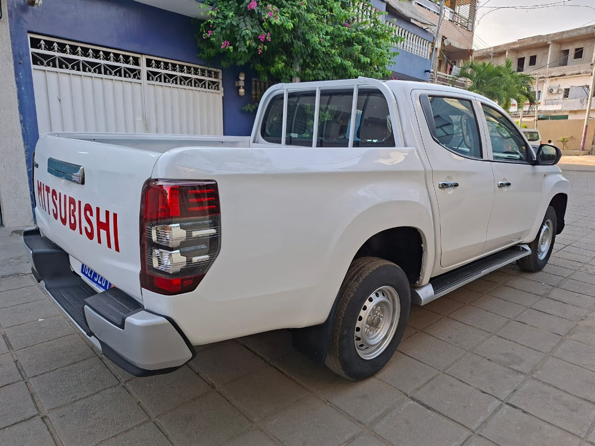 14.000.000F MITSUBISHI L200 ESSENCE DE 2020